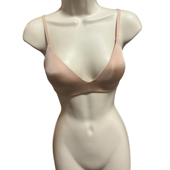 SKIMS Wireless form lightly lined bra 32C - Picture 9 of 9